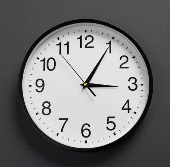 Choosing the Ideal Sizes for Large Wall Clocks in Your UK Space - UK Beds Direct ltd